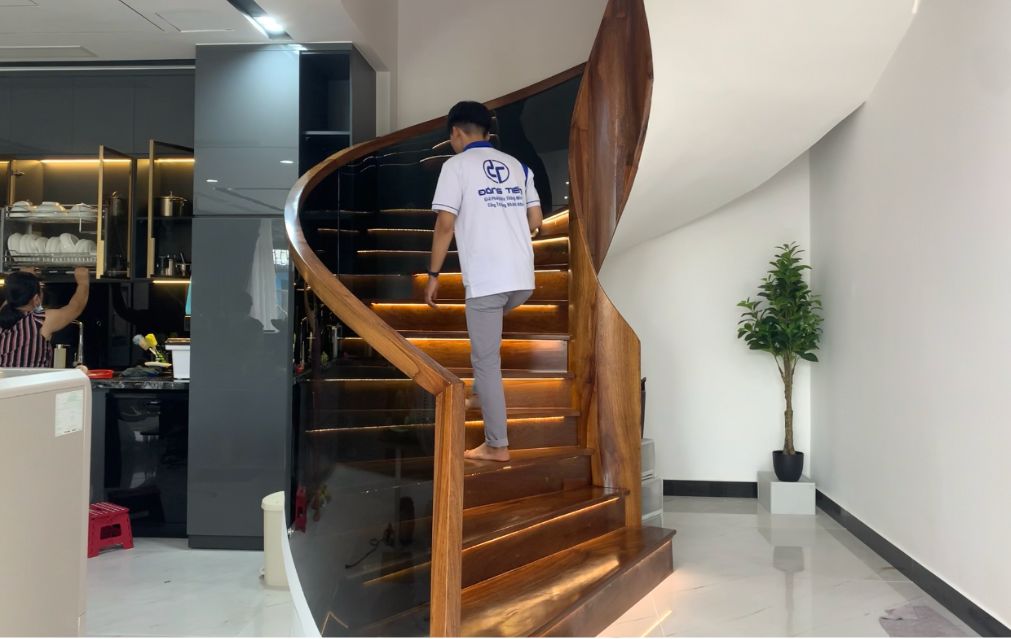 Hệ thống chiếu sáng cầu thang bộ sáng từng bậc