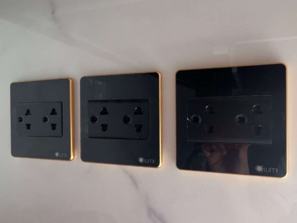 Ổ cắm mặt kính cường lực chống xước (hình ảnh thực tế)